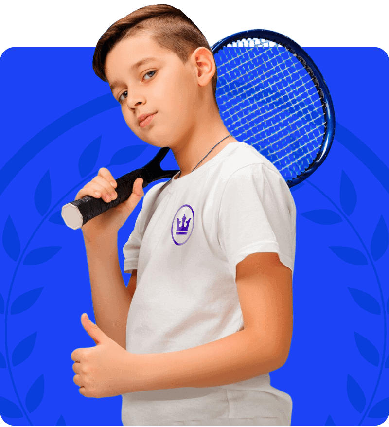 Juventud confiada con raqueta de tenis.